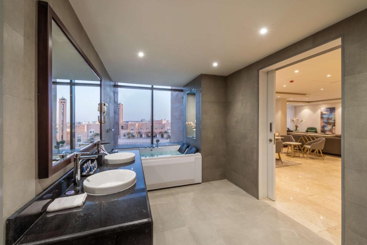 Best Western Plus Al Qurayyat City Center Exterior foto
